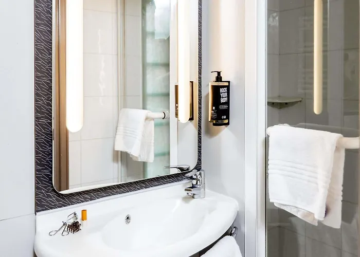 Hotel Ibis Gare Montparnasse 15ème Parigi